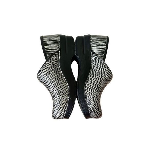 Dansko Black Sliver Tooled Leather Clog Shoes Size 38 US 7.5 8 Slip On Comfort - Picture 6 of 11